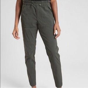 Athleta trekkie paper bag pant size 8P